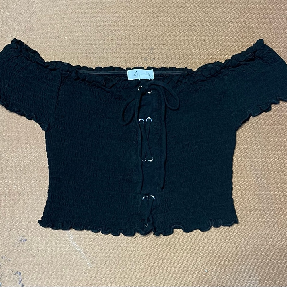 BLACK OFF THE SHOULDER CROP TOP